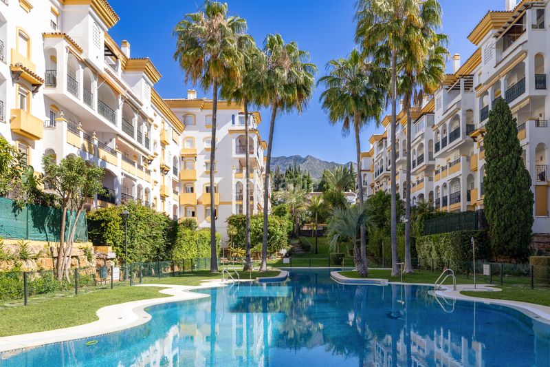 Foto b01a1e46-30bf-4af6-b726-f392ce2b53a3. Planta baixa amb calefacció aparcament piscina a Marbella