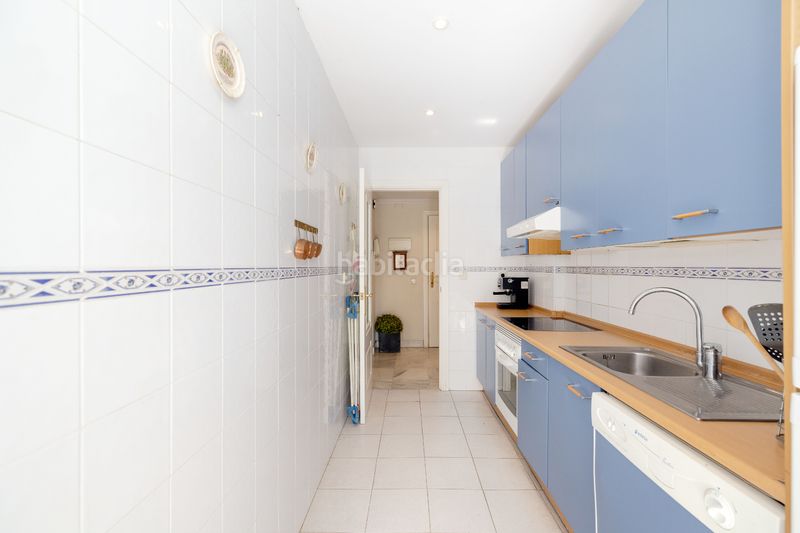 Foto cb3f6aaa-80de-4ccb-bd51-6e0066213a80. Planta baixa amb calefacció aparcament piscina a Marbella