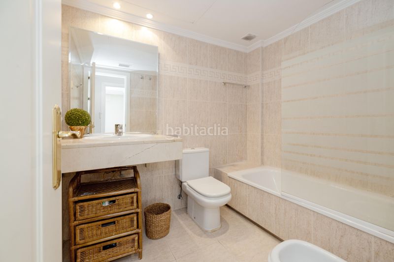 Foto e5f1bfea-a9e4-4037-a898-4d3ae5cb4ca5. Planta baixa amb calefacció aparcament piscina a Marbella