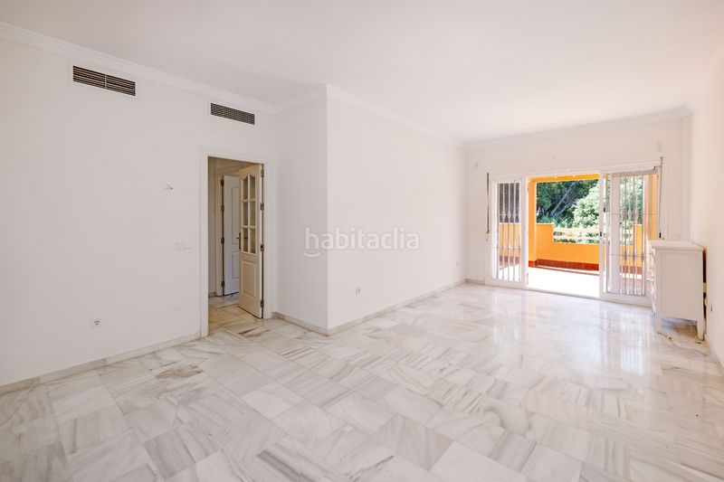 Foto 2ae77a62-2094-46a8-8069-a9f3692f0074. Pis amb calefacció aparcament piscina a Marbesa Marbella
