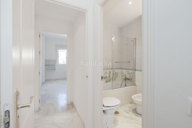 Foto 3fd2bdab-90a3-4498-9e41-1030d18bb72e. Pis amb calefacció aparcament piscina a Marbesa Marbella