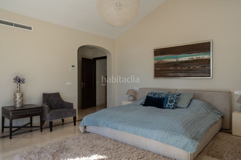 Foto 76f712ae-3bcd-44f0-a158-823866084567. Xalet amb xemeneia calefacció aparcament piscina a Marbella
