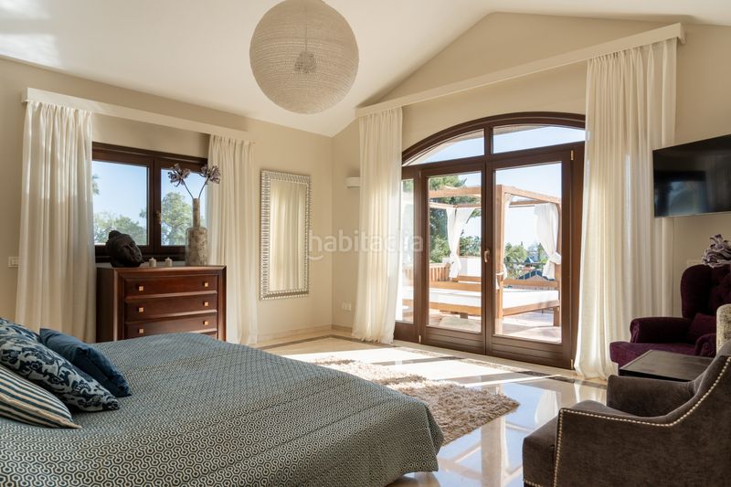 Foto c72382ae-fffc-4815-ad04-958e8d380414. Xalet amb xemeneia calefacció aparcament piscina a Marbella