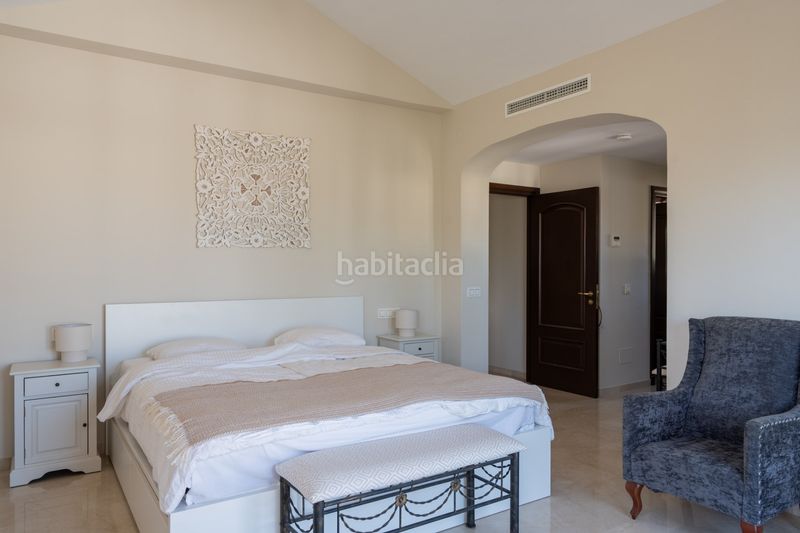 Foto f9fddca2-70bd-4c6c-a691-b2dbf4352287. Xalet amb xemeneia calefacció aparcament piscina a Marbella