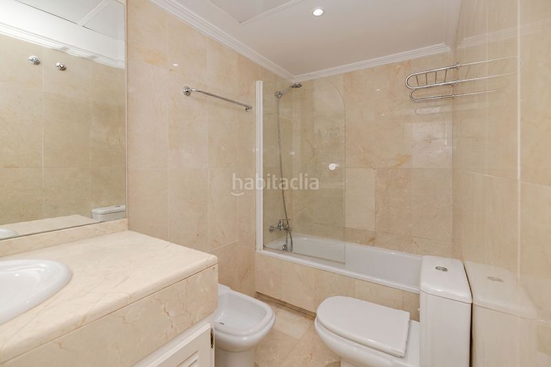 Foto 5bf785fd-68f9-49b0-bd12-79c8905a42a0. Àtic amb calefacció aparcament piscina a La Carolina - Guadalpín Marbella