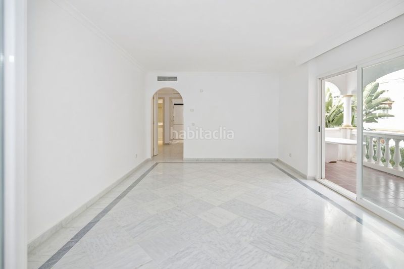 Foto 7002e8bf-a5ff-43bb-9892-c86558814ac7. Pis amb calefacció aparcament piscina a La Carolina - Guadalpín Marbella