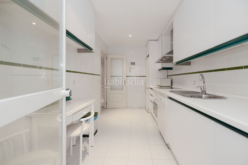 Foto c35ea92f-560d-4aab-843b-c057f2ede2ba. Pis amb calefacció aparcament piscina a La Carolina - Guadalpín Marbella