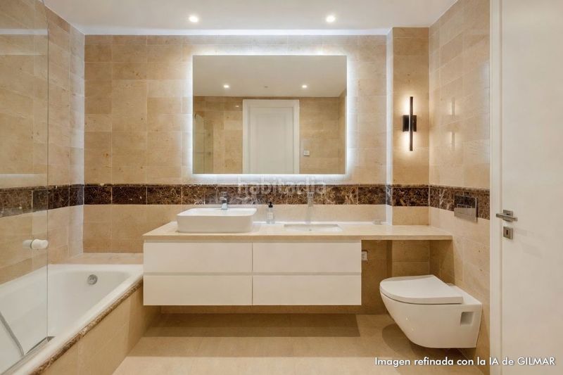 Foto df6a2a1c-1e43-4495-9041-7da34be92eb2. Àtic amb calefacció aparcament piscina a Río Real Marbella