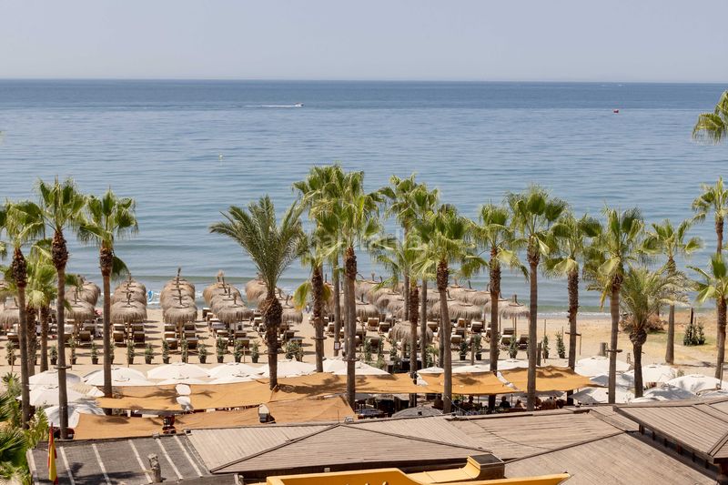 Foto e1ef7f9b-08e3-470b-b2d5-031a72b10281. Àtic amb calefacció aparcament piscina a Río Real Marbella
