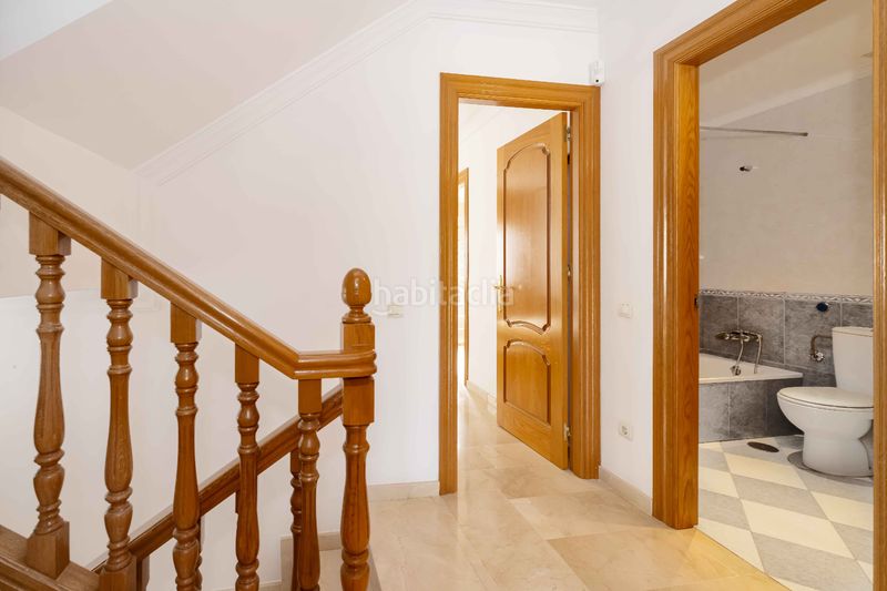 Foto 1952230d-9aa1-469e-8540-3fb2dfb15eb3. Casa adossada amb xemeneia a Valdeolletas - Las Cancelas - Xarblanca Marbella
