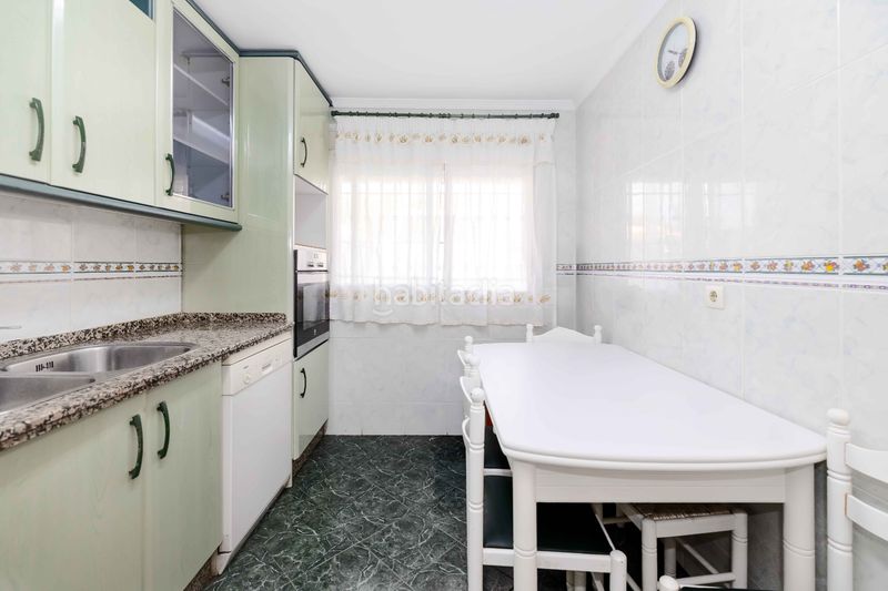 Foto b8ff37ae-f783-4f94-848f-bfd102174a7e. Casa adossada amb xemeneia a Valdeolletas - Las Cancelas - Xarblanca Marbella
