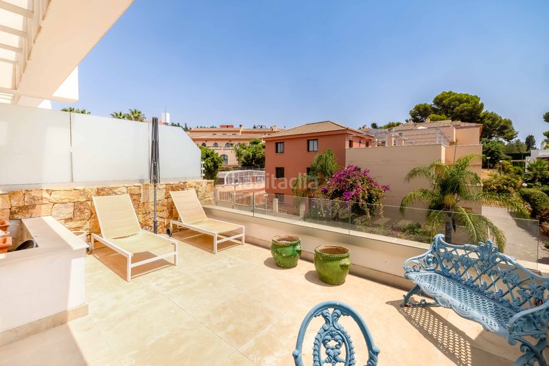 Foto 1d03b7a8-63f7-4b97-9f37-326462e09cf9. Casa adossada amb calefacció aparcament piscina a Marbella