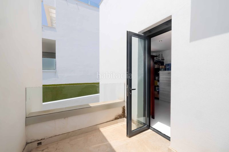 Foto cc5afcd5-6782-4647-aaf3-bd53a25c0efa. Casa adossada amb calefacció aparcament piscina a Marbella