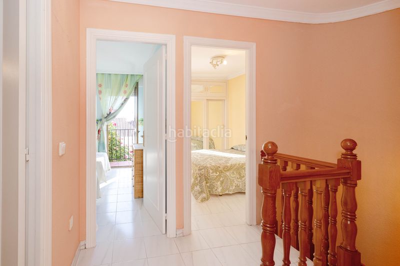 Foto ad9e918f-a12c-48ef-81d4-ab44e888d40a. Casa adossada amb xemeneia aparcament a Torrecilla - La Cañada Marbella