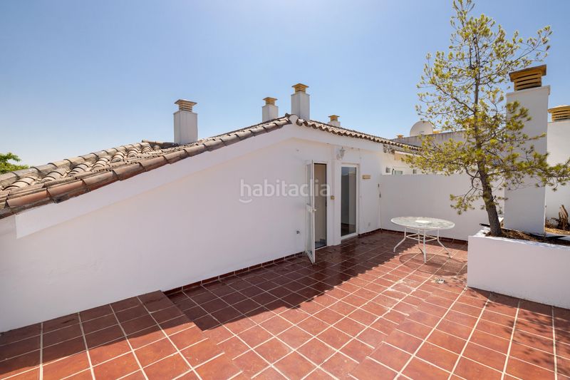 Foto 2f2e3190-4651-4101-ba31-e0a7e4936209. Àtic amb calefacció aparcament piscina a La Carolina - Guadalpín Marbella