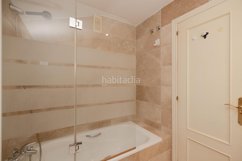 Foto 6f7fd001-5c3f-4b01-a7b7-59d04fc7acac. Àtic amb calefacció aparcament piscina a La Carolina - Guadalpín Marbella