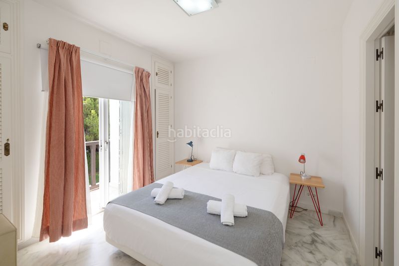 Foto 793339c0-3b6b-4c58-b1fe-213e98d1e846. Pis amb xemeneia calefacció piscina a Elviria Marbella
