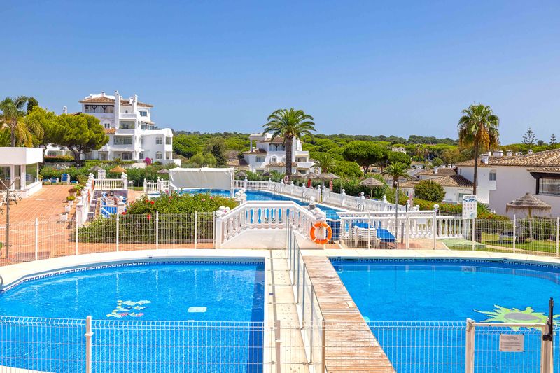 Foto baaa9473-77ec-40eb-9d0f-e2c821d97bd3. Pis amb xemeneia calefacció piscina a Elviria Marbella