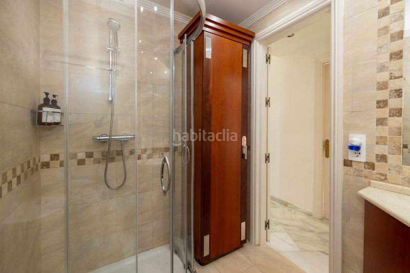 Foto e63030f7-62cf-4451-994f-191d827ac26a. Pis amb xemeneia calefacció piscina a Elviria Marbella