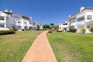 Etagenwohnung  Calle alcornoque. Apartamento con licencia turística en elviria del sol, marbella