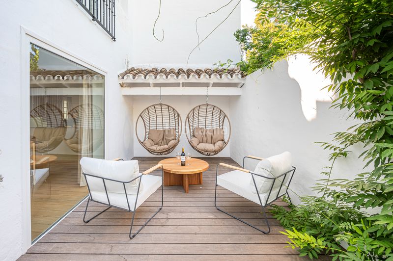 Foto c0bc1f38-b376-4e87-abaa-5f556a0ac919. Casa adossada amb xemeneia calefacció a La Carolina - Guadalpín Marbella