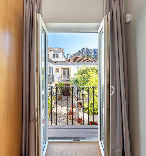 Foto d4aedf25-6ac6-409d-a30e-aeea5fc846d3. Casa adossada amb xemeneia calefacció a La Carolina - Guadalpín Marbella