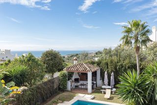 Xalet a Valdeolletas - Las Cancelas - Xarblanca. Chalet independiente con vistas en marbella ciudad