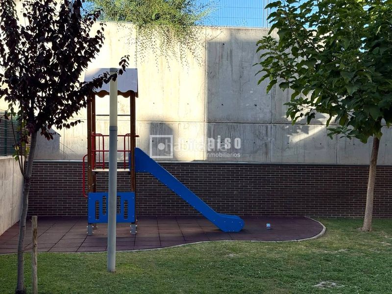 Foto ee98431a-0d75-4746-b9b7-f9f8d5e87ed5. Pis amb calefacció aparcament piscina a Miramadrid Paracuellos de Jarama