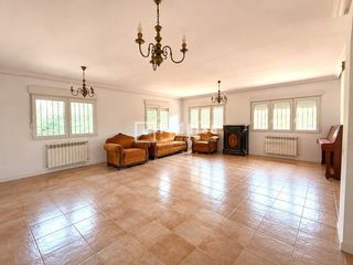 Chalet in Berrocales de Jarama. Se vende chalet independiente en berrocales de jarama