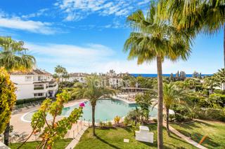 Duplex en Lomas de Marbella Club. Excepcional tico dplex en la exclusiva comunidad de monte para