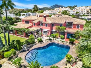 Chalet à Los Naranjos. Elegante chalet ubicado en una de las zonas más demandadas de la
