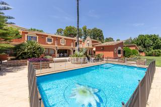 Chalet à La Quinta. Exclusivo chalet independiente de estilo andaluz en benahavís, c