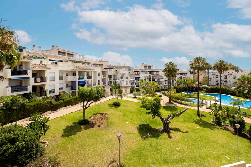 Foto dba00558-3fc1-4f15-bcee-881c118a4c36. Attique avec chauffage parking piscine dans Nueva Andalucía centro Marbella