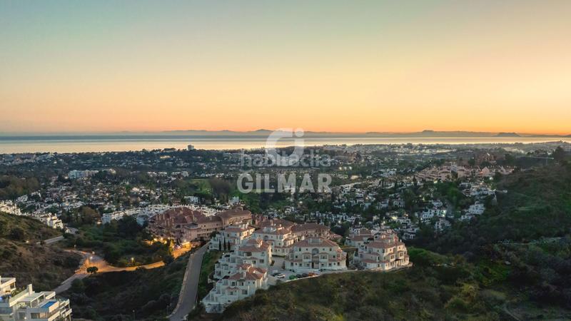 Foto 6717a84f-4606-47d8-aa10-99f4b2a1689c. Apartament amb calefacció aparcament piscina a Los Naranjos Marbella