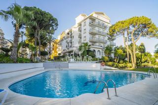 Apartament a Puerto Banús. Apartamento de lujo en primera línea de playa  puerto banús  est