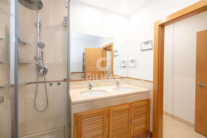 Foto e0a1f7b4-2f96-43b3-b03a-0f5ee9fb2851. Planta baixa amb calefacció aparcament piscina a Marbella