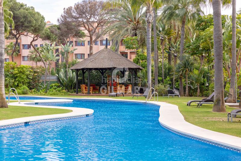 Foto fb698c0d-47bb-4fc9-8bd7-d42490441033. Planta baixa amb calefacció aparcament piscina a Marbella