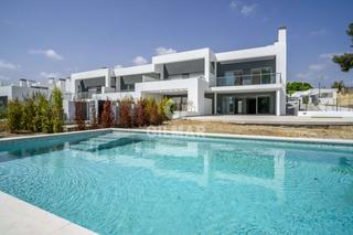 Casa aparellada a San Pedro de Alcántara Pueblo. Impresionante chalet pareado en guadalmina, diseñado para quiene