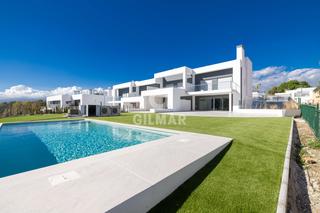 Casa aparellada a San Pedro de Alcántara Pueblo. Impresionante chalet pareado en guadalmina, diseñado para quiene