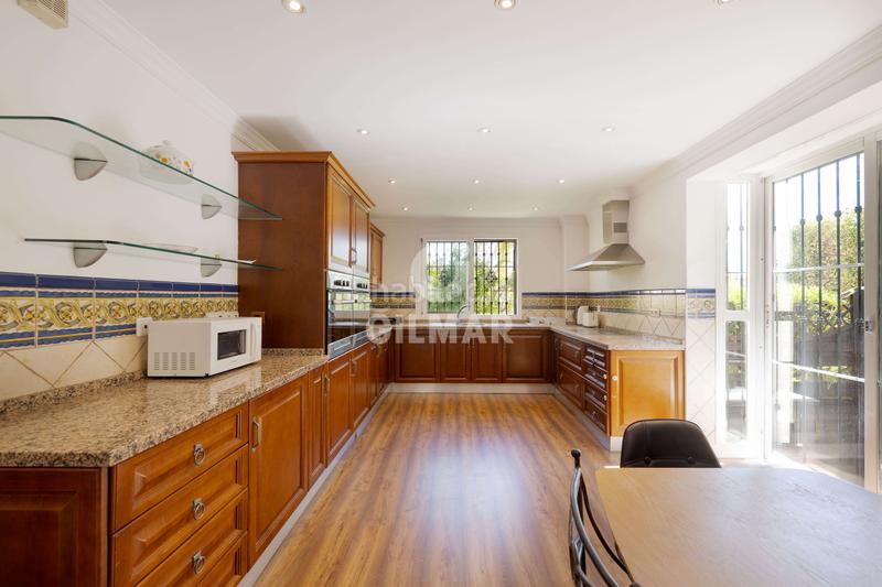 Foto 08c9b244-3322-4e58-a941-d9e0f574f59d. Chalet avec chauffage parking piscine dans Guadalmina Alta Marbella