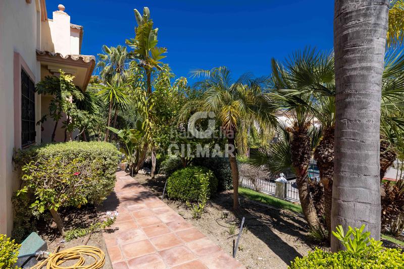 Foto 27f97262-d7df-48a5-b389-a48c46973e64. Chalet avec chauffage parking piscine dans Guadalmina Alta Marbella