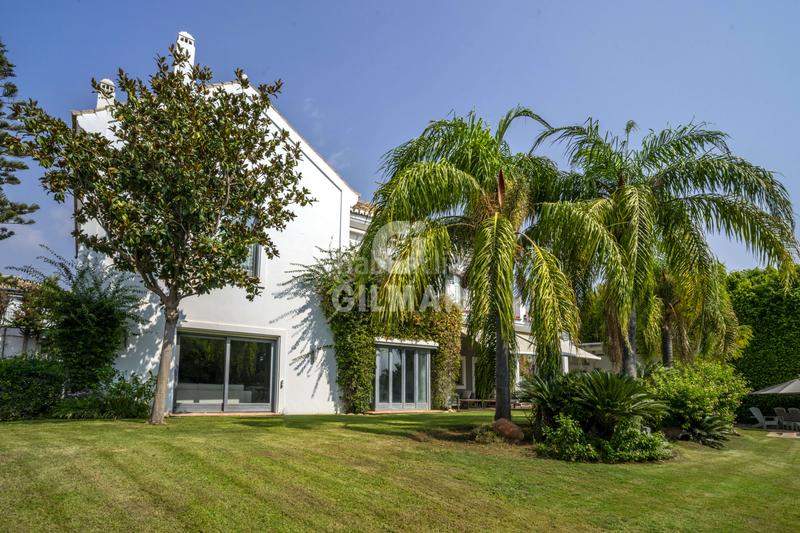 Foto 900db486-b351-4d06-9b14-bb5acb630a10. Xalet amb calefacció aparcament piscina a San Pedro de Alcántara Pueblo Marbella