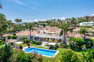 Xalet a Los Naranjos. Descubre la exclusiva villa la cerquilla, una impresionante prop