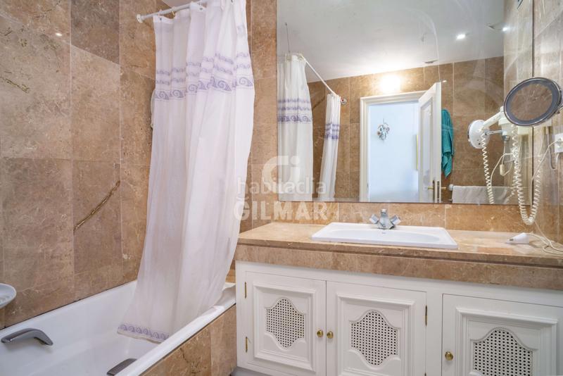 Foto 715d7f45-000d-4d42-b632-087033ddb4a5. Casa adossada amb calefacció aparcament piscina a Marbella