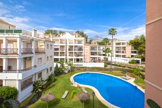 Apartament a Las Brisas. Apartamento reformado con 3 dormitorios y amplia terraza en esqu