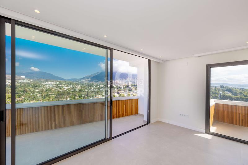 Foto 0c464db4-0b2e-486c-a7d4-f3833f7bf5d3. Apartament amb calefacció aparcament piscina a Nueva Andalucía centro Marbella