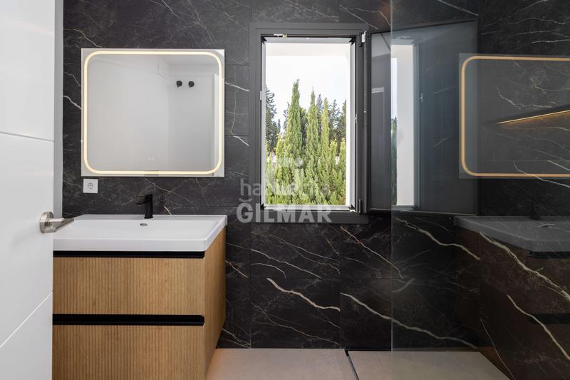 Foto 708d3a93-196d-436c-8ffe-438d7742ff03. Apartament amb calefacció aparcament piscina a Nueva Andalucía centro Marbella