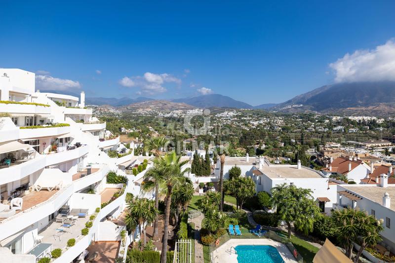 Foto b32fa5c3-f97a-4210-9565-34dc4152fb62. Apartament amb calefacció aparcament piscina a Nueva Andalucía centro Marbella