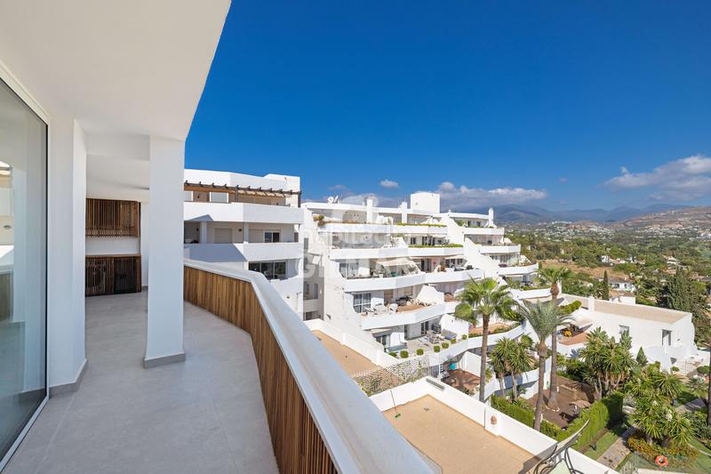 Foto df8f2b1b-5786-409c-a010-7b6700493d88. Apartament amb calefacció aparcament piscina a Nueva Andalucía centro Marbella