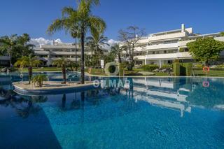 Appartement in Las Brisas. Descubre el enorme potencial de esta propiedad en planta baja, s